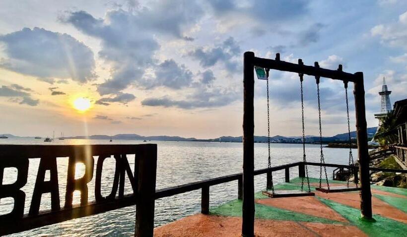 هتل De Baron Resort