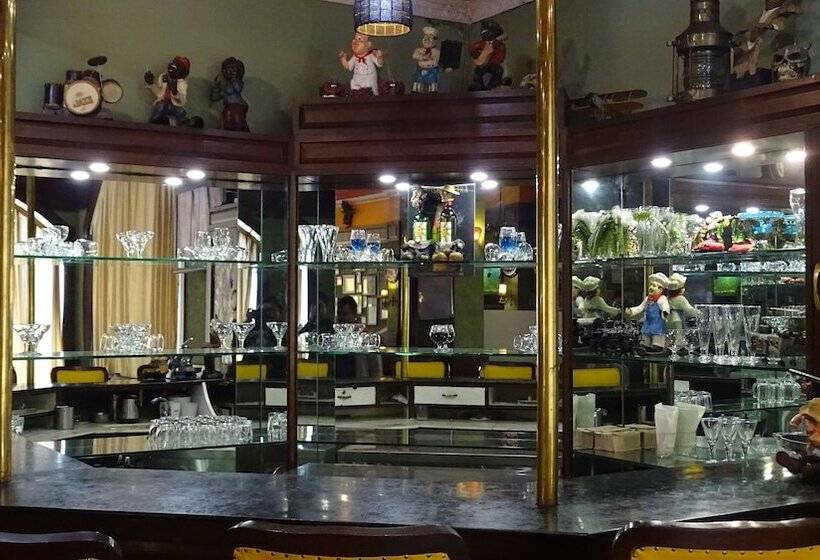 Отель Diplomat Residency