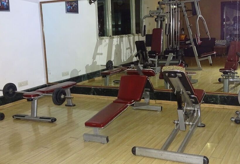 Отель Diplomat Residency