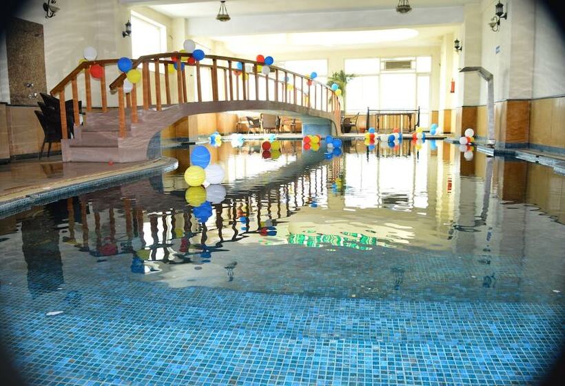 Отель Diplomat Residency