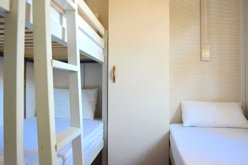 Отель El Garrofer Camp