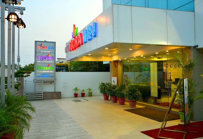 هتل Flora Inn