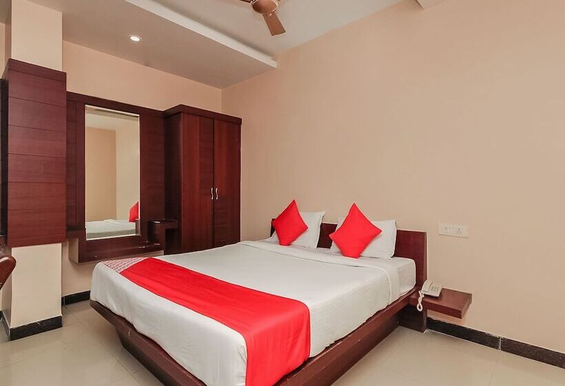 هتل Collection O Regal Near Iskon Temple , Abids