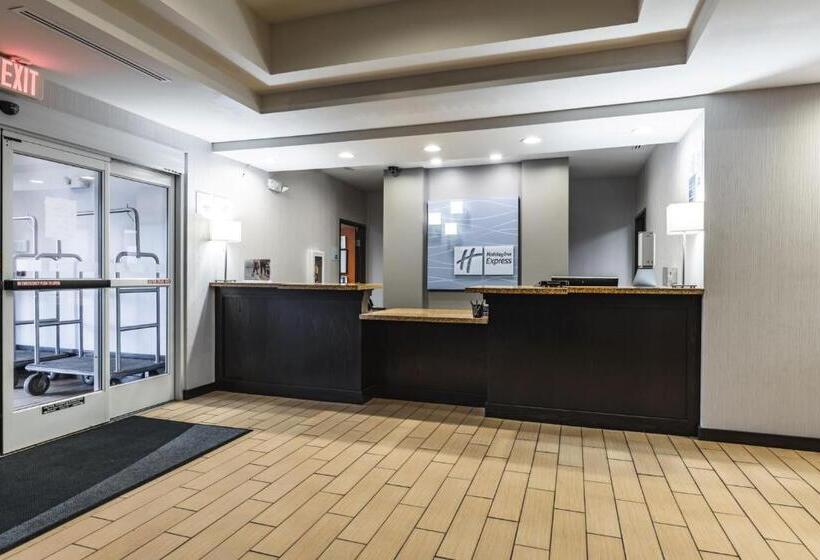 فندق Holiday Inn Express & Suites New Martinsville, An Ihg