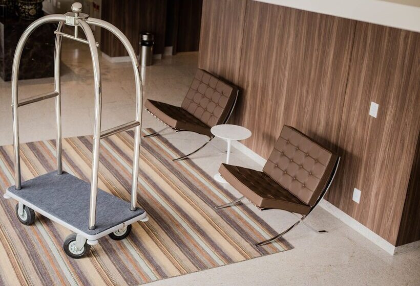 Отель Intercity Montes Claros