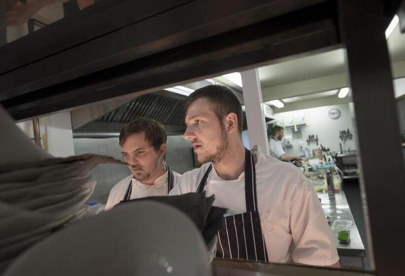 فندق Kentisbury Grange