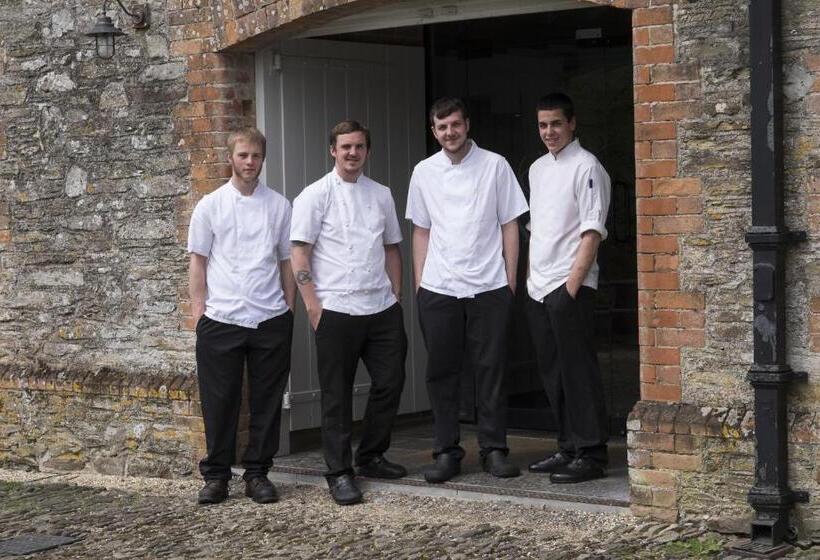 فندق Kentisbury Grange