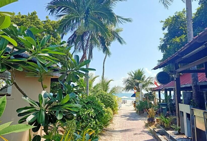 Отель Langkapuri Resort Langkawi