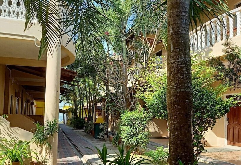 Отель Langkapuri Resort Langkawi