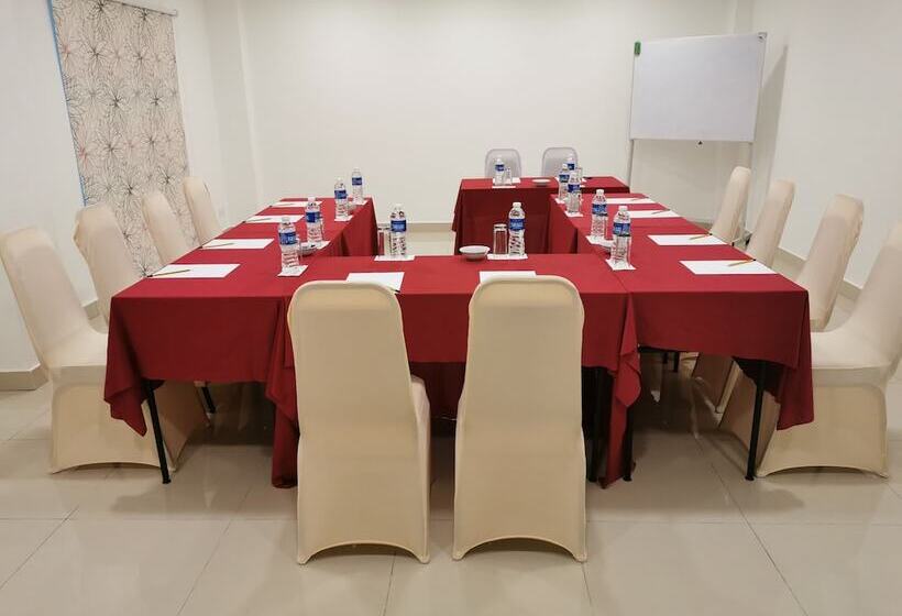 Отель Langkapuri Resort Langkawi