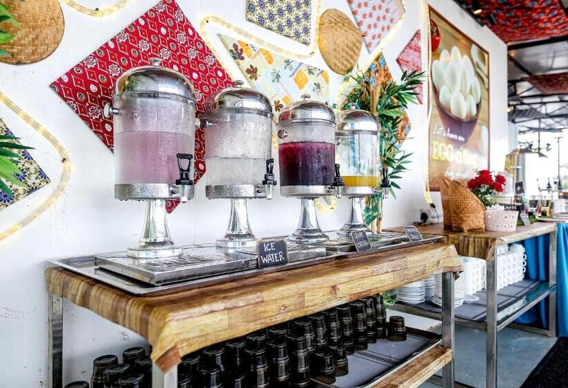 Отель Langkapuri Resort Langkawi