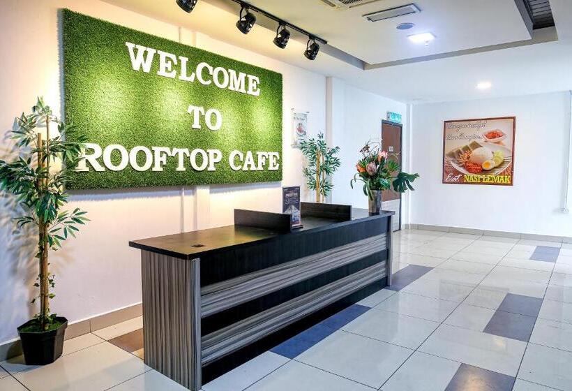 Отель Langkapuri Resort Langkawi