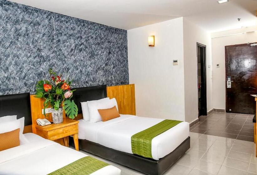 Отель Langkapuri Resort Langkawi