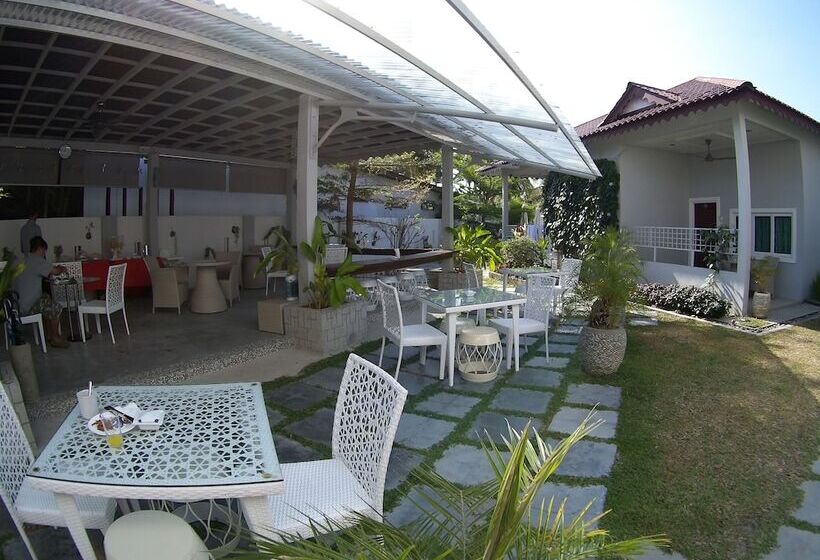 Отель Langkawi Chantique