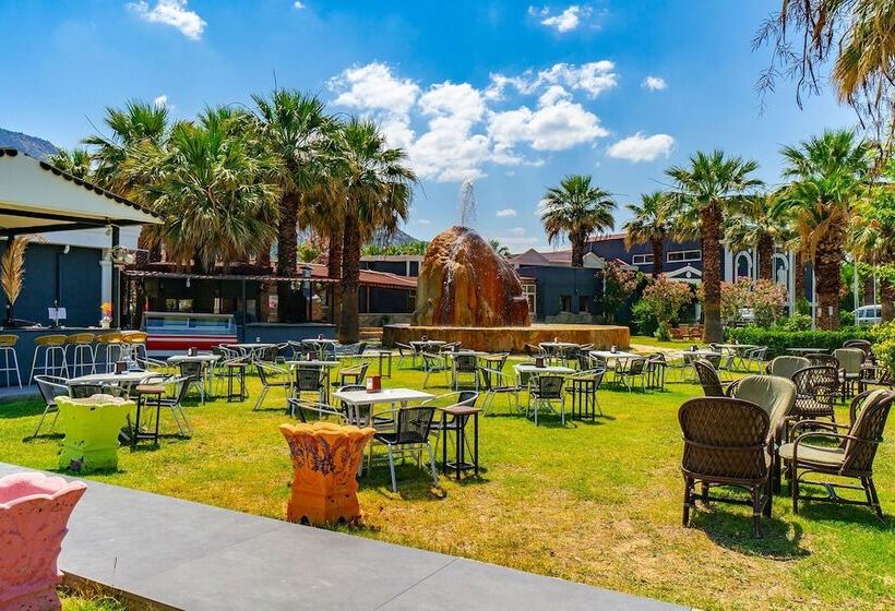 هتل Larina Thermal Resort & Spa