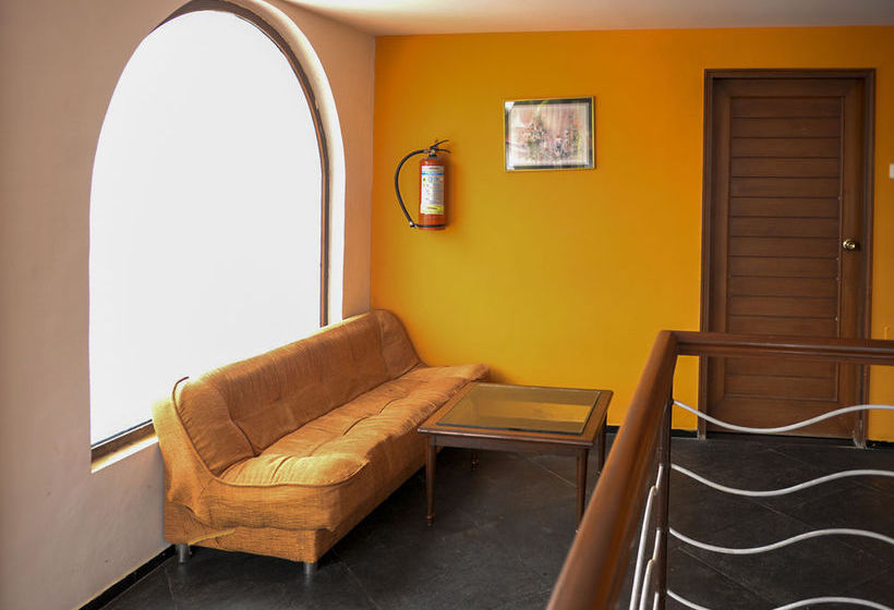 ホテル Oyo Rooms Candolim Beach Villa