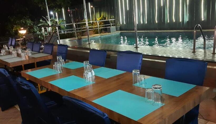 Hotel Paramount Tower