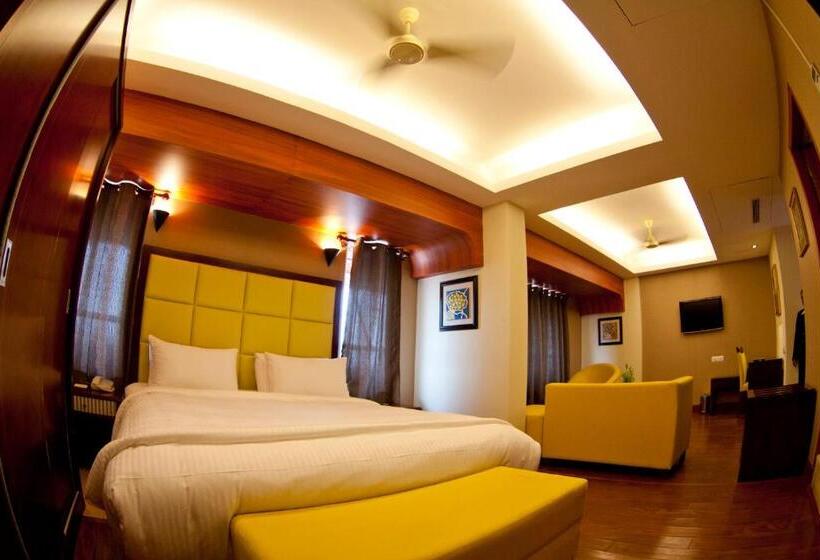 Hotel Paramount Tower