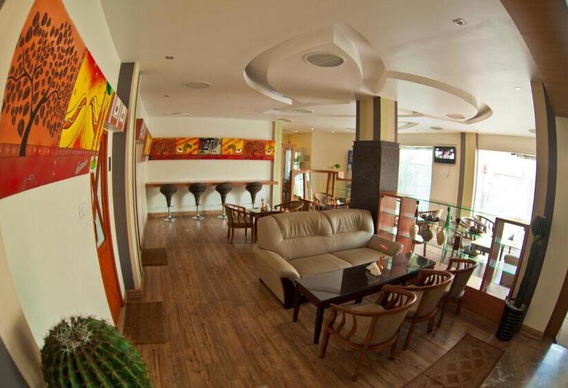 Hotel Paramount Tower