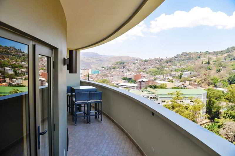 هتل Plaza Juan Carlos