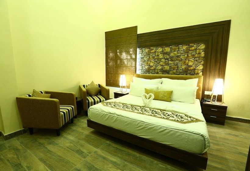 فندق Safari Park Resort