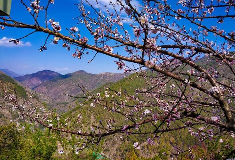 בית מלון כפרי Seclude Ramgarh Cliff S Edge