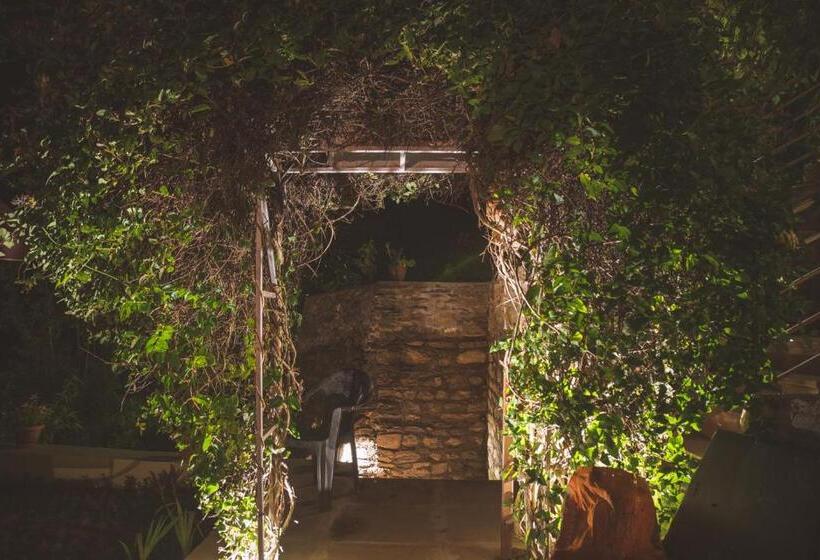 בית מלון כפרי Seclude Ramgarh Cliff S Edge