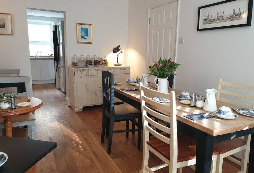 호텔 Starlings Guest House