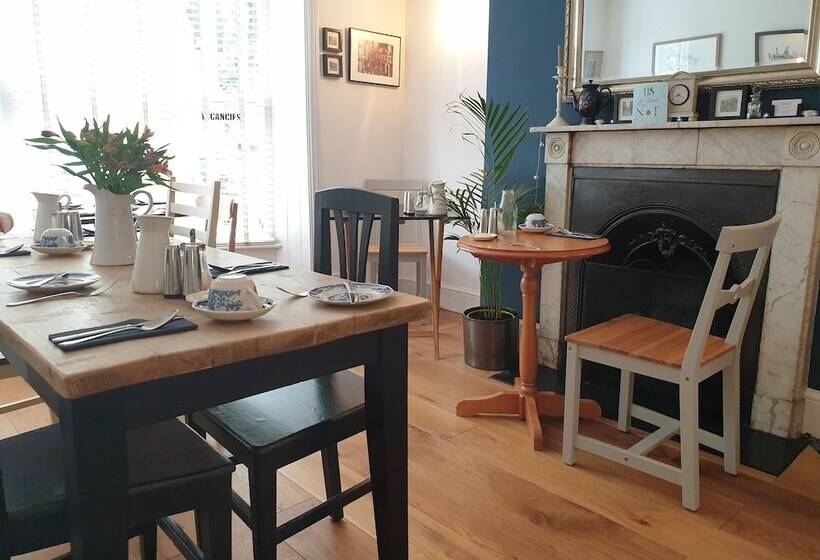 호텔 Starlings Guest House