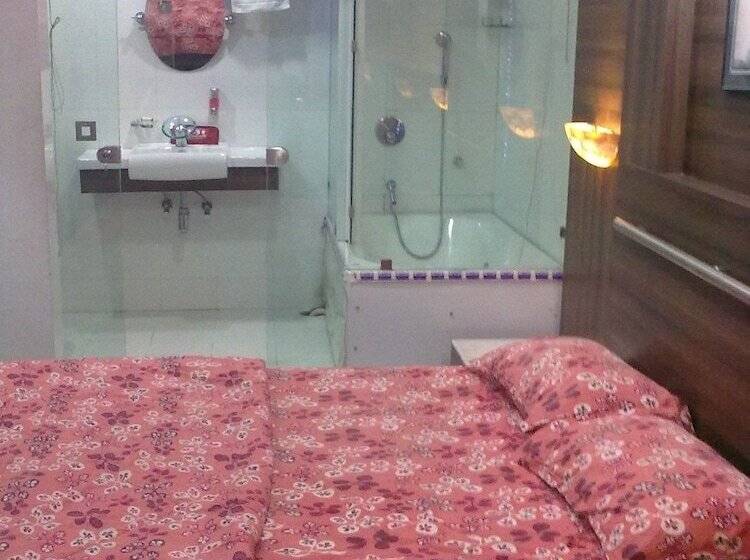 هتل Tara International