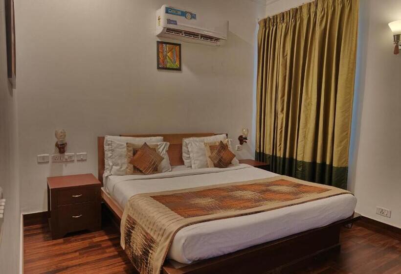 Отель Tavisha Villa