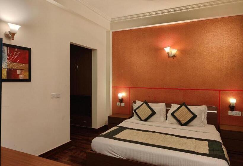 Отель Tavisha Villa