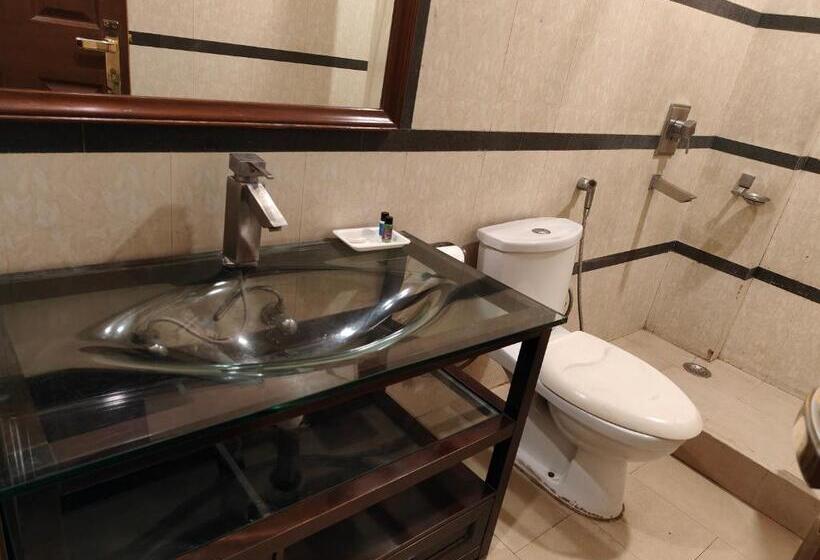 Отель Tavisha Villa