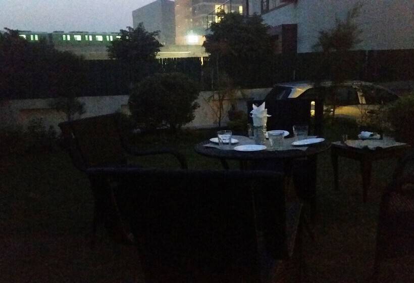 酒店 Tavisha Villa