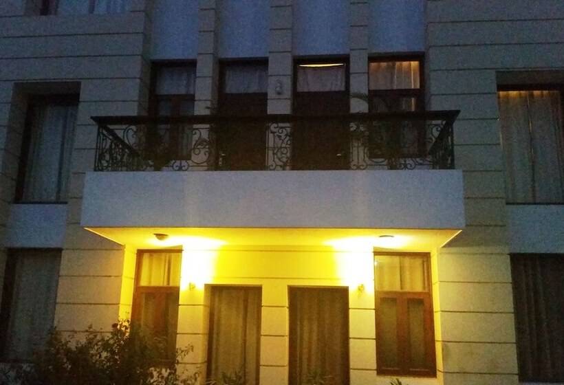 Отель Tavisha Villa