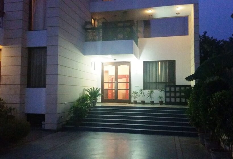 Отель Tavisha Villa