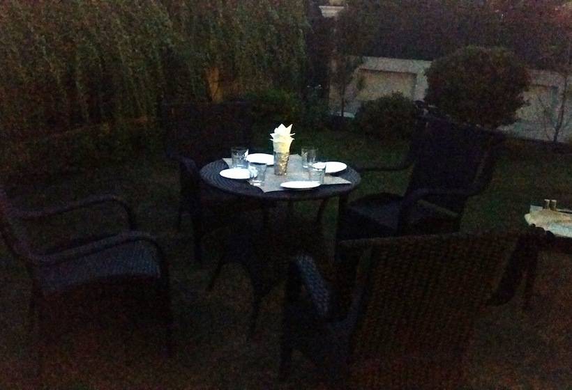 Отель Tavisha Villa