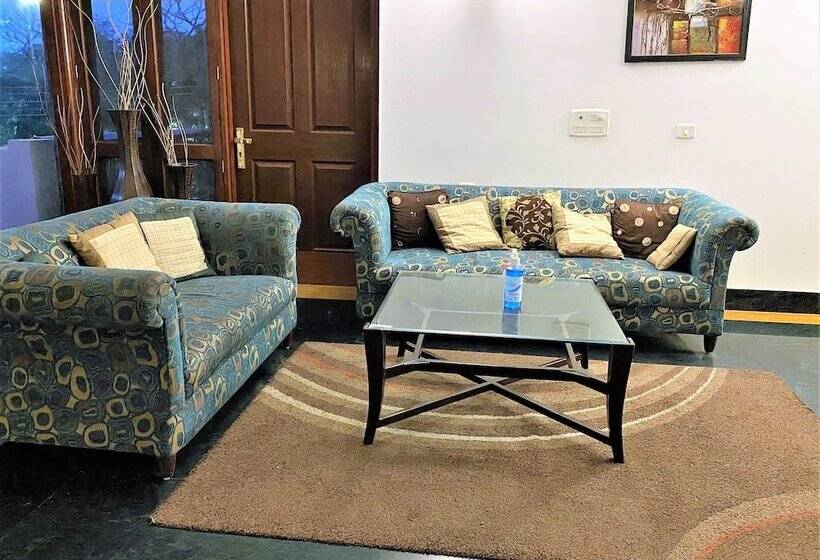 Отель Tavisha Villa