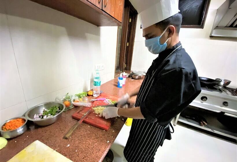 Отель Tavisha Villa