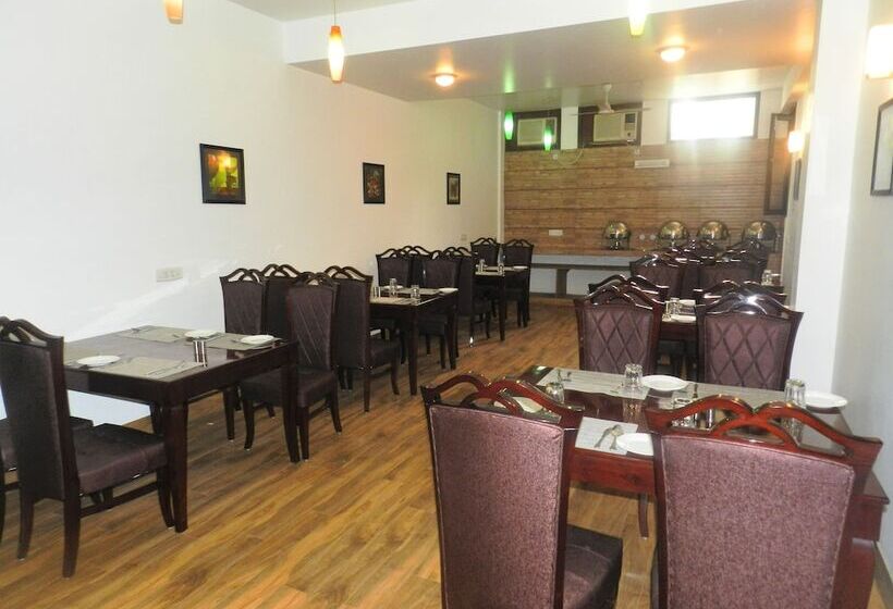 Отель Tavisha Villa