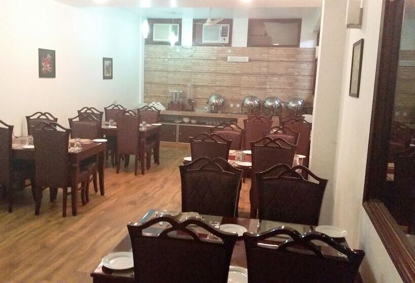 Отель Tavisha Villa