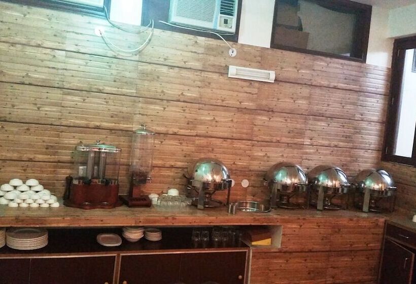 Отель Tavisha Villa