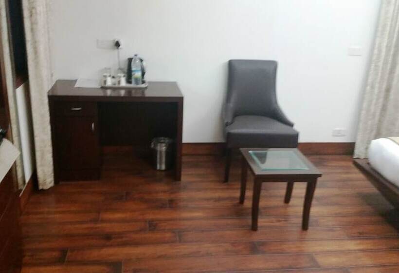 Отель Tavisha Villa