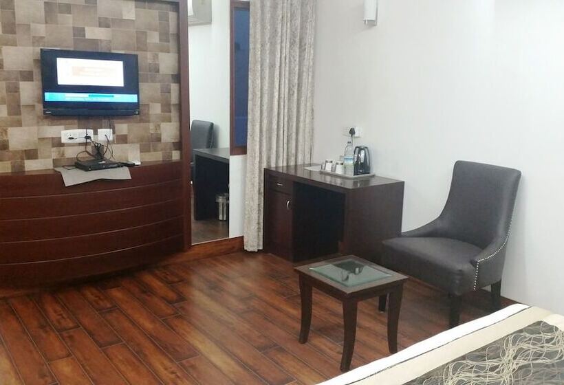 Отель Tavisha Villa