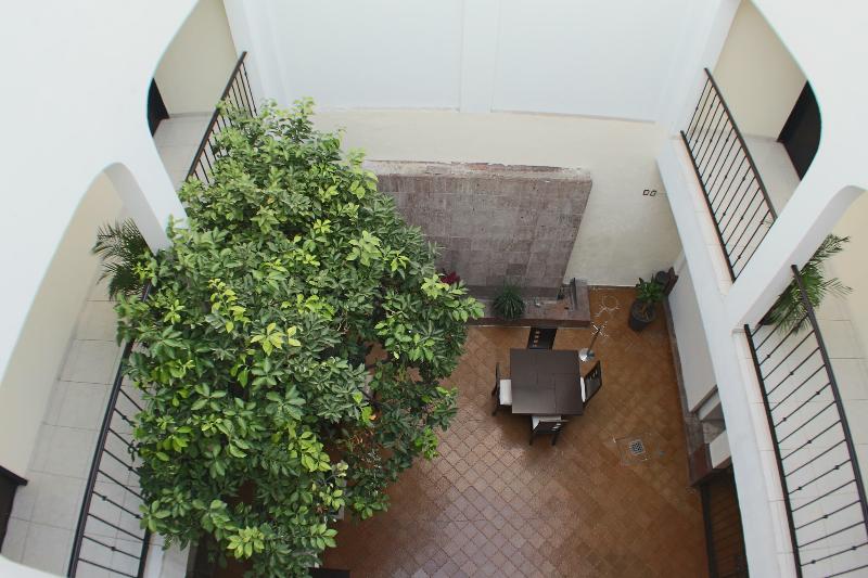 Отель The Lit 13