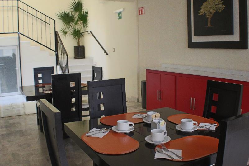 Отель The Lit 13