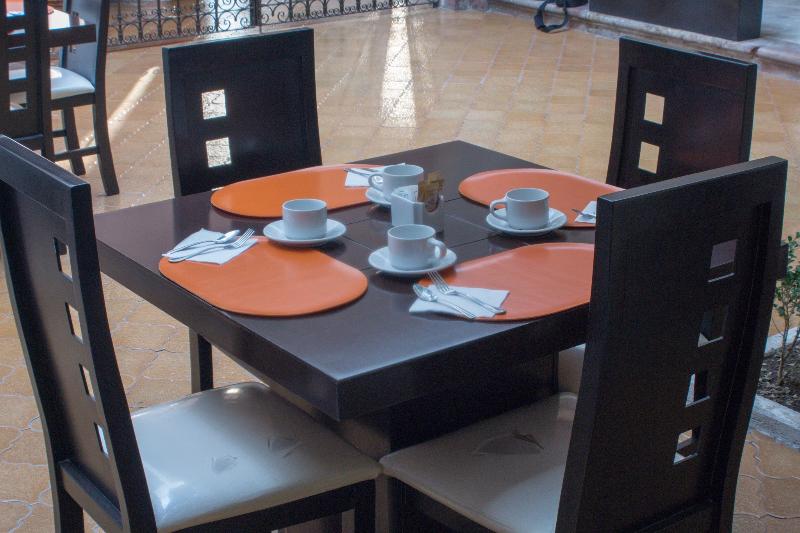 Отель The Lit 13