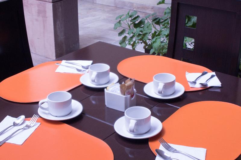 Отель The Lit 13