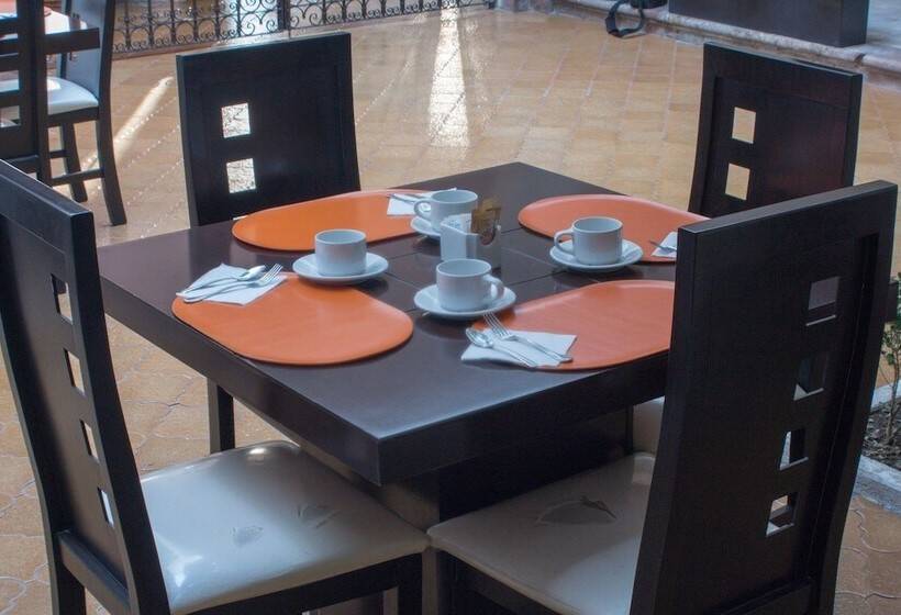 Отель The Lit 13