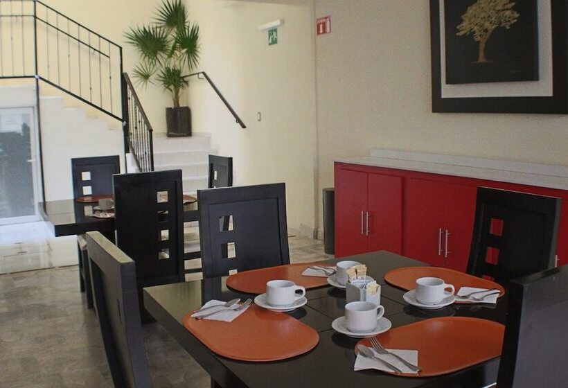 Отель The Lit 13